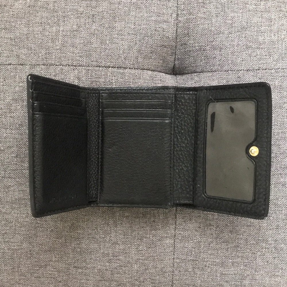 Michael Kors Small Wallet - Picture 3 of 4